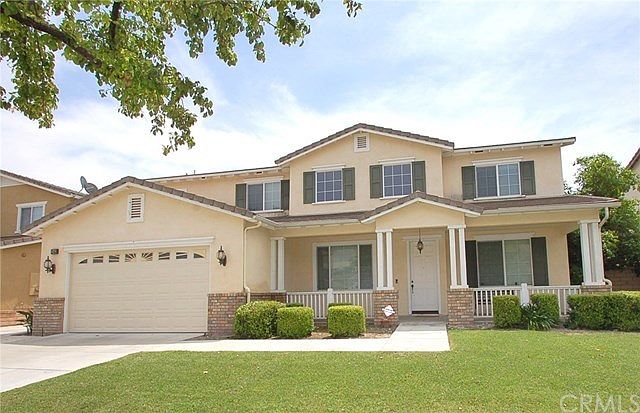 WELL DESIGNED EXECUTIVE HOME WITH 6 BR 4BA WITH OVER 3600+ SF OFFERS SPACE FOR FAMILY AND ENTERTAINING.