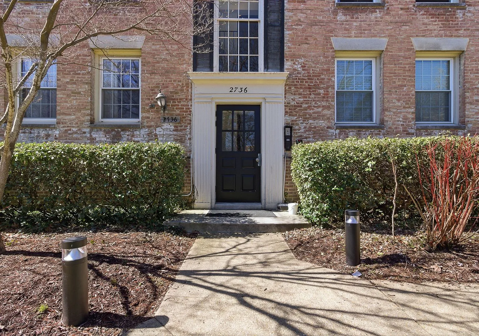 Top Floor Ordway Gardens One Bedroom-Fully Furnished, One Parking Space, & More! — Photo 2
