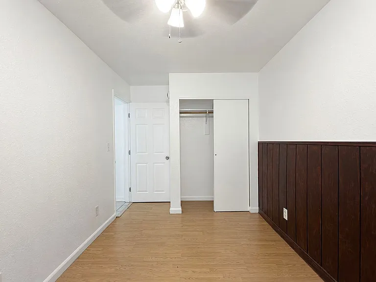 2657 E Monroe St — Photo 8