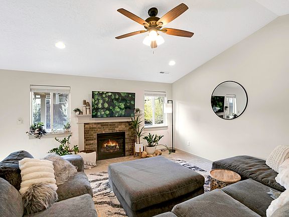 4th image of 2378 NW Kingwood Ave