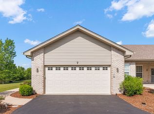 7 Solara Ct, Bolingbrook, IL 60490