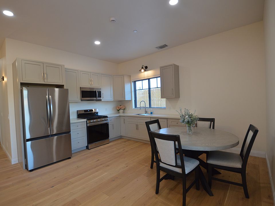 Kitchen and dining area.