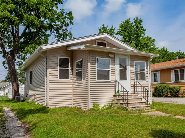 3308 Cambridge St, Des Moines, IA 50313