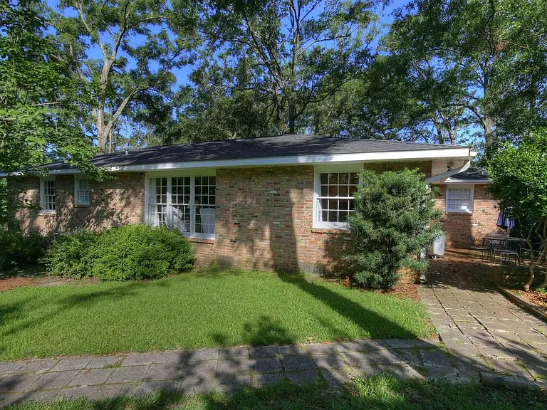 453 Ivy Cir — Photo 10
