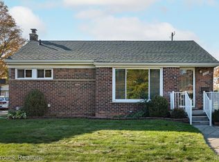 9851 Garvett St, Livonia, MI 48150