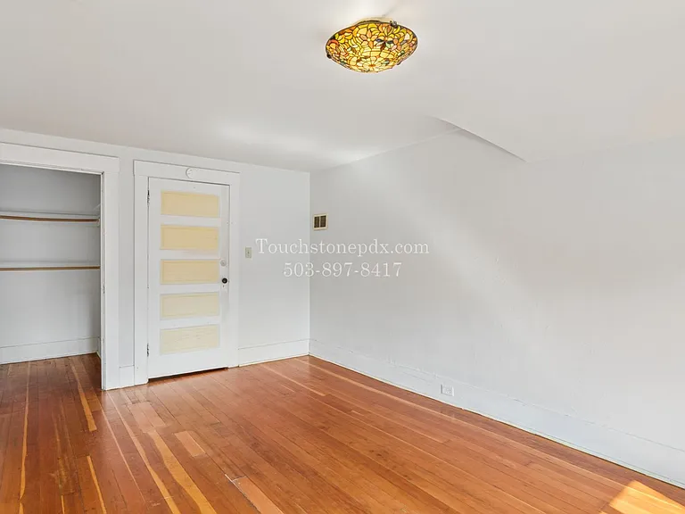 4315-4317 N Gantenbein Ave — Photo 28