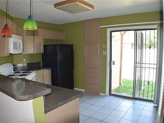 5th image of 10423 Woodleaf Dr