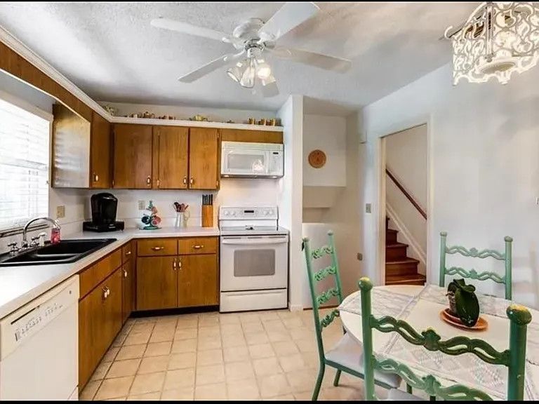 2927 Cocovia Way — Photo 11
