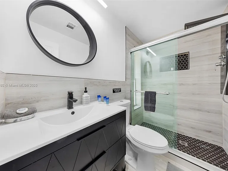 5740 NE 19th Ave — Photo 30