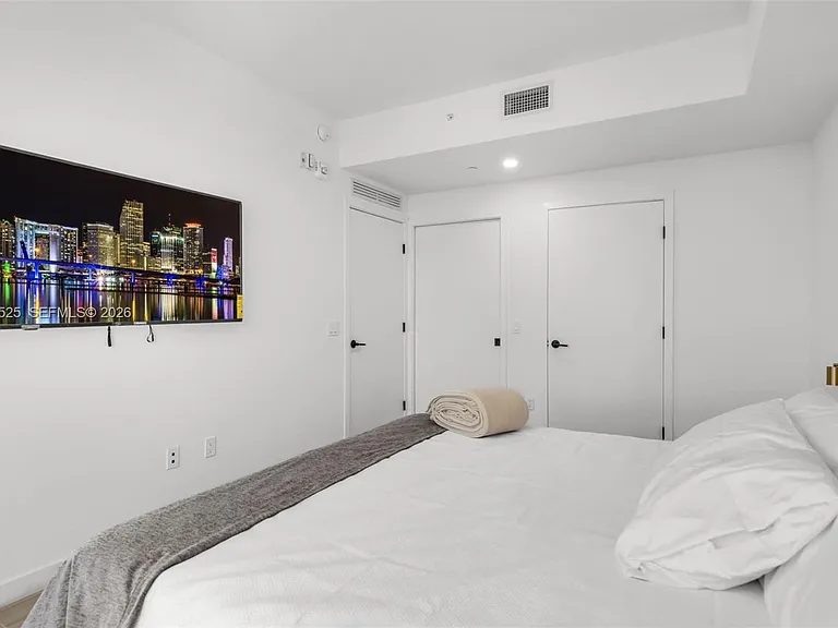 225 N Miami Ave #1005 — Photo 9
