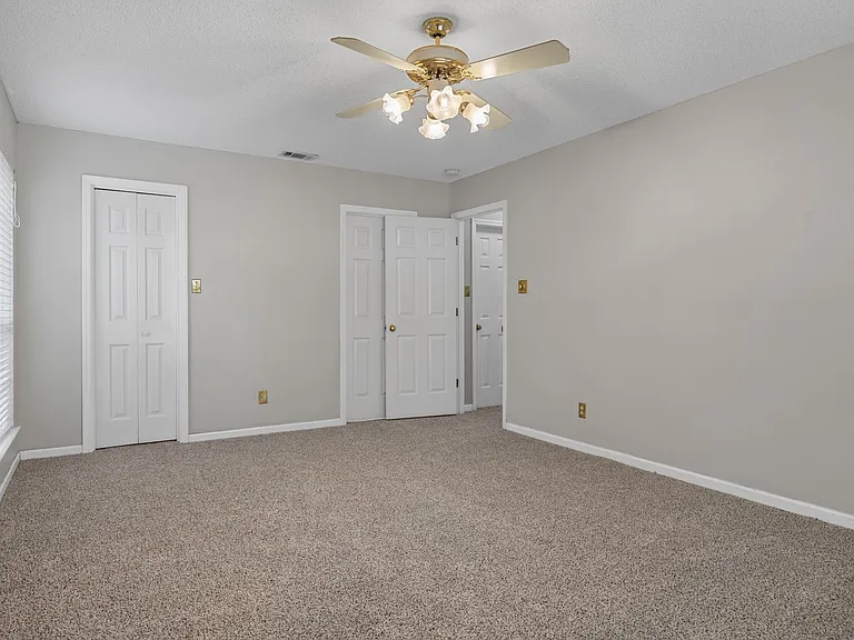 300 Davis Rd — Photo 13