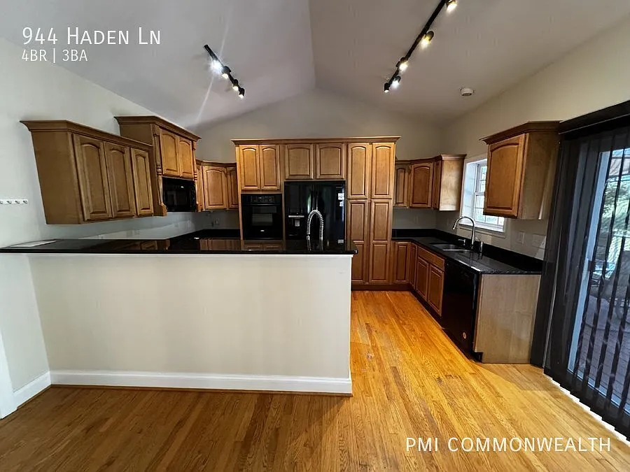 3 Bed / 2 Bath Single Family with 1b1b in-law suite (Available 11/15/26) — Photo 2