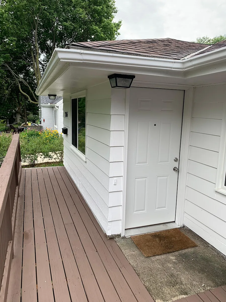 Entrance - N 8th St