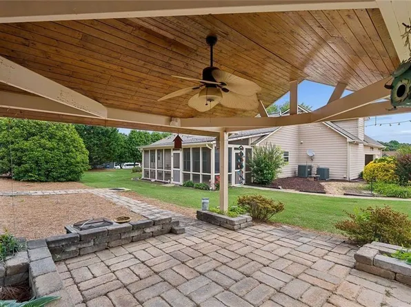 382 Emma Dr, Winder, GA 30680