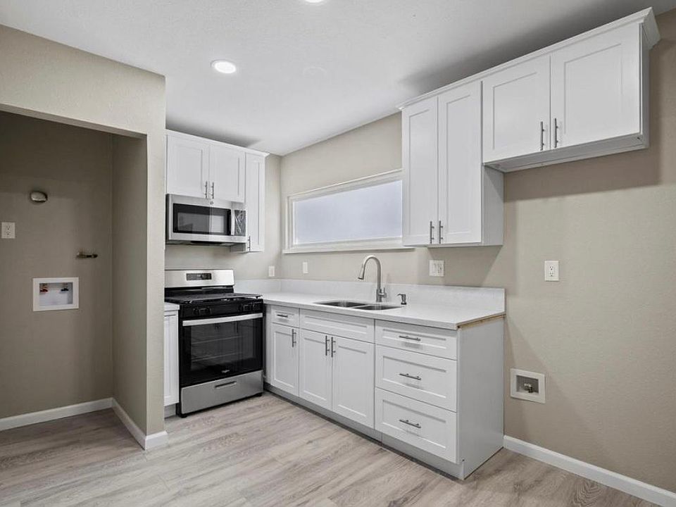 2nd image of 354 E Avenue J14 #1/2