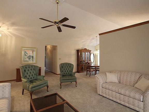 4th image of 3010 Towne House Dr NE