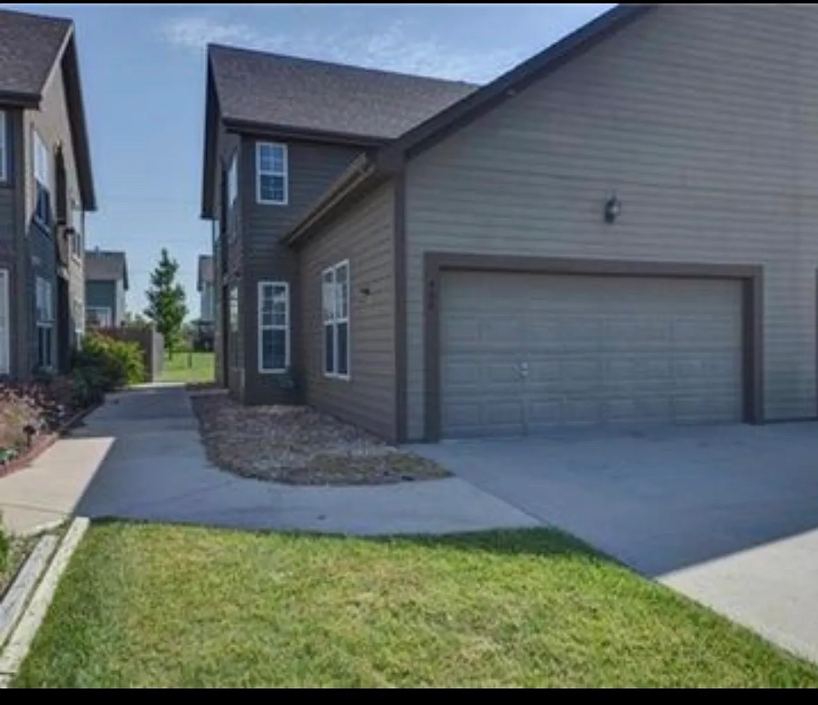3 bed, 2.5 bath, 1544 sqft, $1,550 — Photo 1