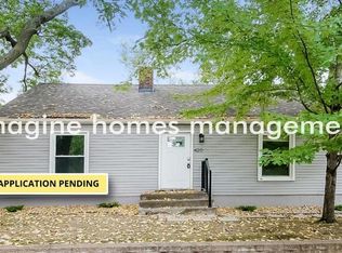 420 1st St E, Chaska, MN 55318