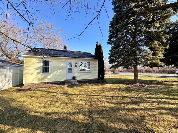 2591 Lee Ave, Shelby Township, MI 48317