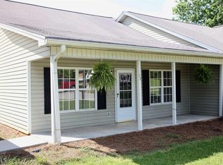 102 Cottage Ct, Carrollton, GA 30117