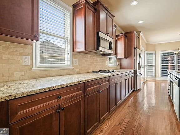 5th image of 302 Grant Ct