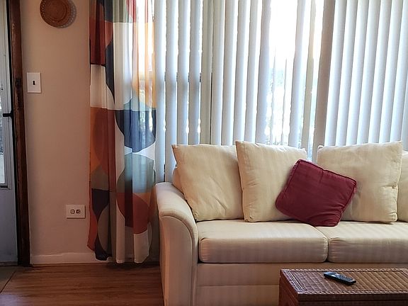 4th image of 6413 S Oak Park Ave APT 4E