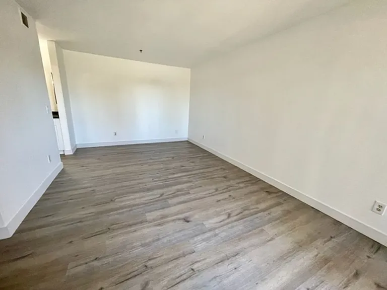 2077 Lakeridge Cir #104 — Photo 10