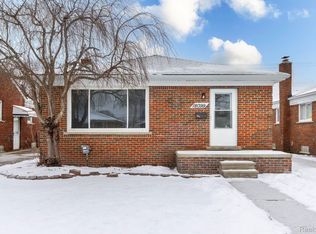 18099 Oak Ave, Eastpointe, MI