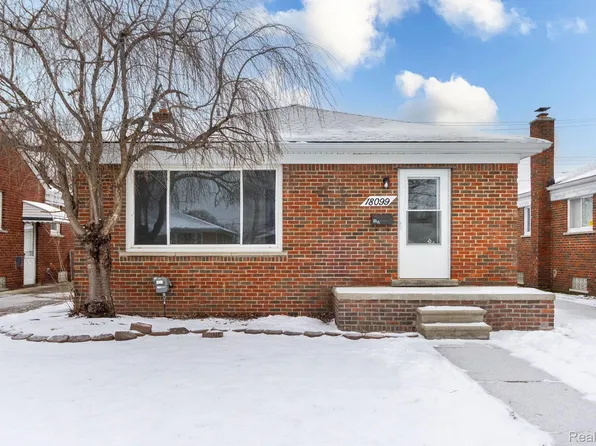 18099 Oak Ave, Eastpointe, MI 48021