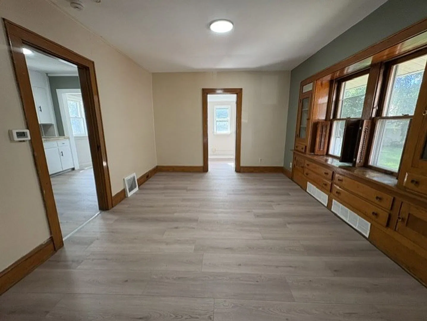 Charming South Akron Home with 4 Bedrooms, Fireplace & Spacious Living Areas! — Photo 4