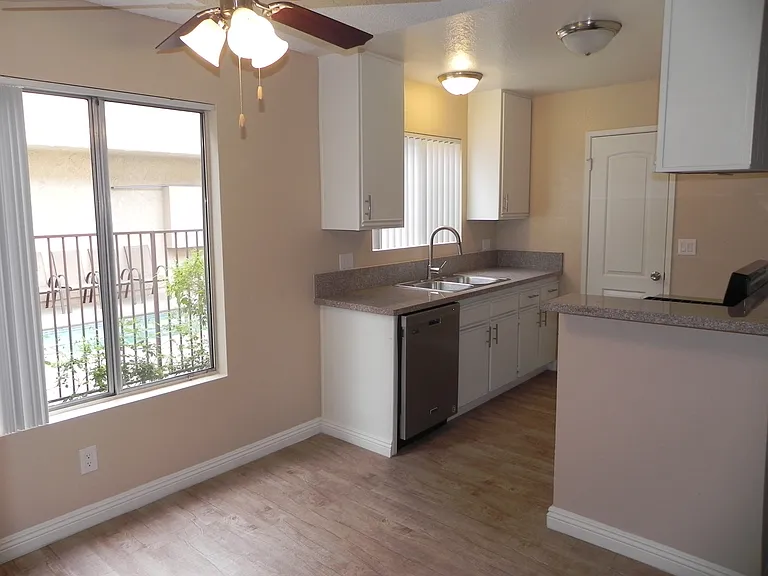 Chapman Villas Apartments — Photo 65