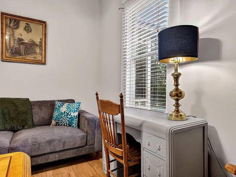 530 E Gordon Ln — Photo 11