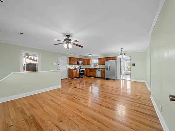 4th image of 3026 Lintwood Dr