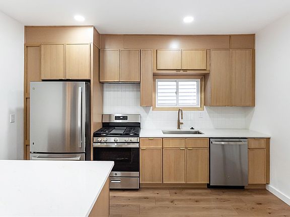 2nd image of 1205 Penn St