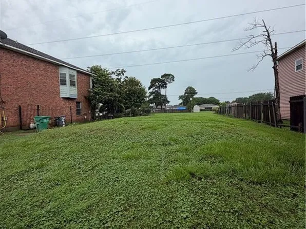 264 Southwood Dr, Gretna, LA 70056