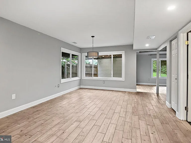 511 Avondale Dr — Photo 20