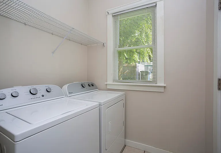 73 Maple Ave — Photo 8