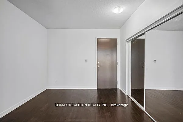 105 The Queensway #504 — Photo 16