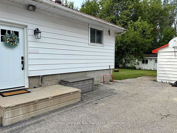 2nd image of 11 John St