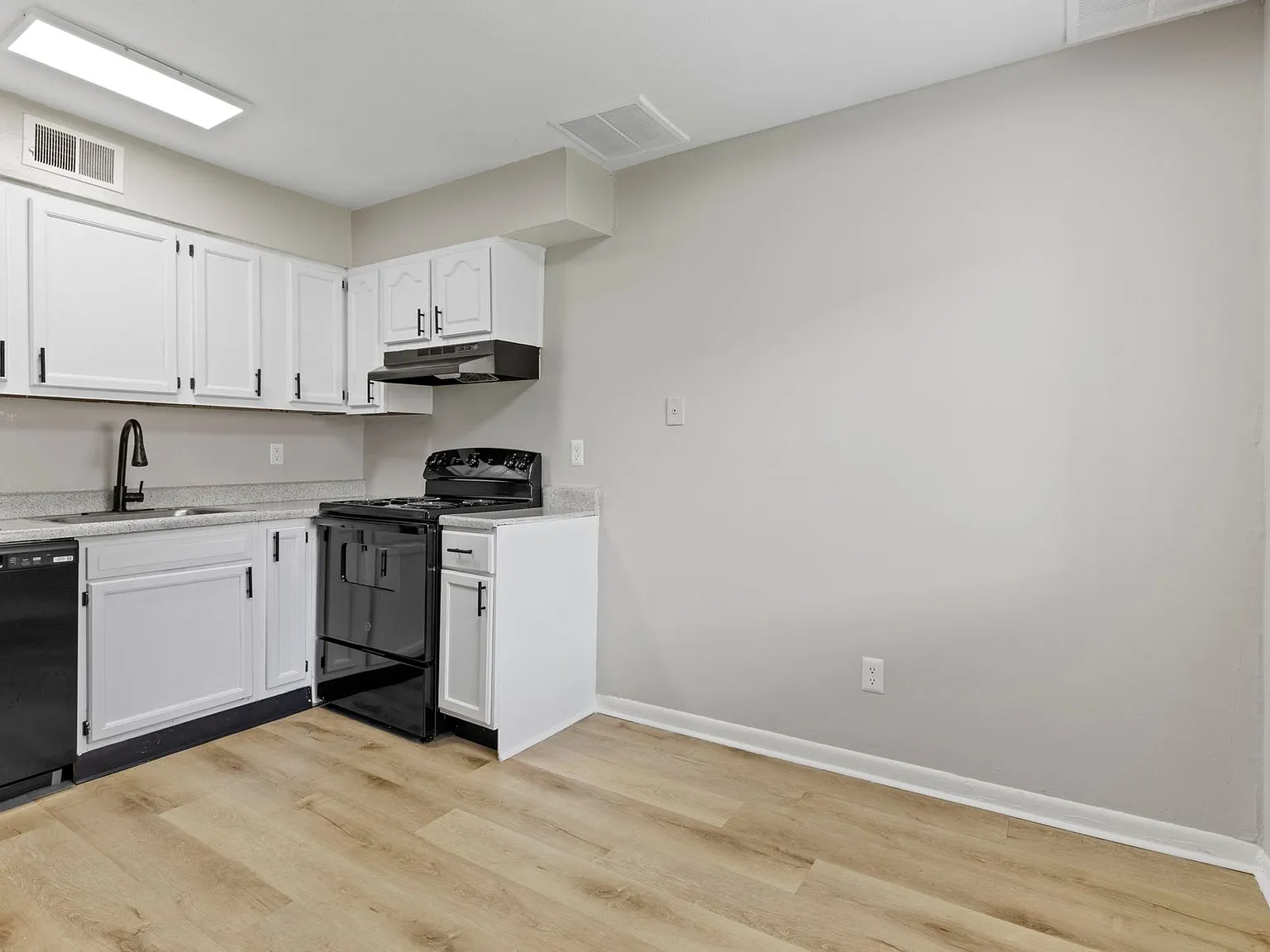 The Hills Apartment Homes — Photo 3