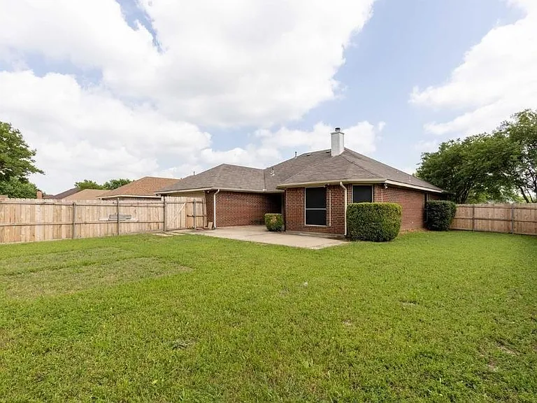 2713 Wild Grove Ln — Photo 4