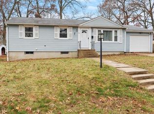 34 Yale Dr, Coventry, RI 02816