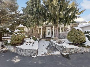 2 Gemelli Dr, North Providence, RI 02904