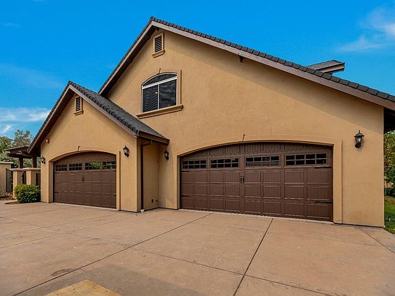 2nd image of 3245 Silver Leaf Ct