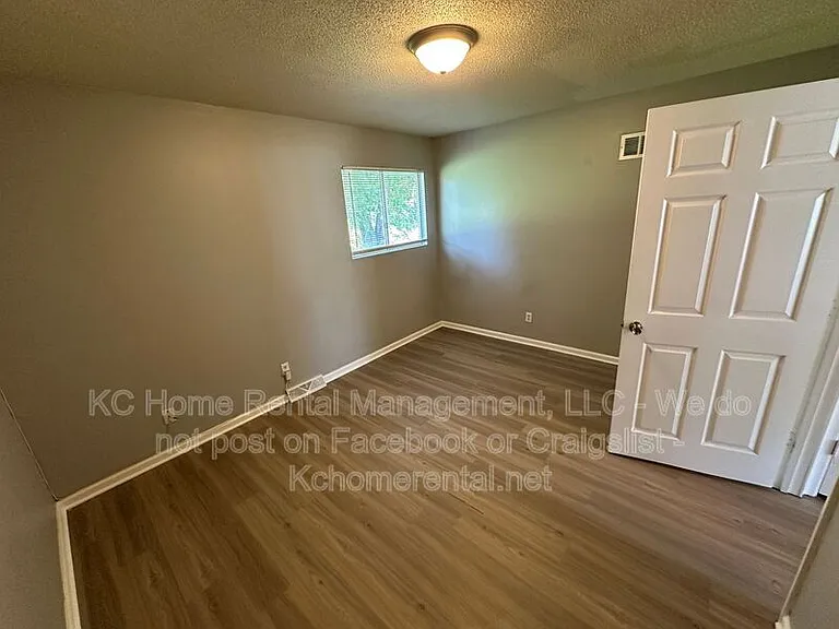 7227 Gilmore Ave — Photo 19