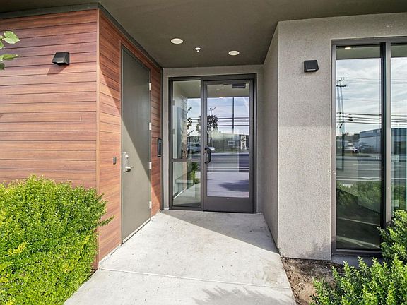 4th image of 45058 Fremont Blvd Unit 300