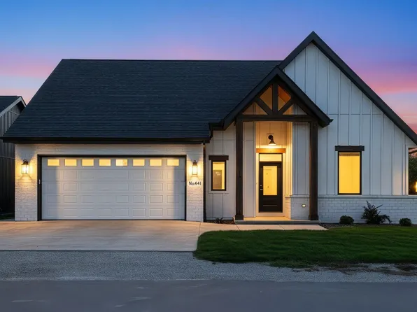 441 Riverview Ridge Pl, Combined Locks, WI 54113
