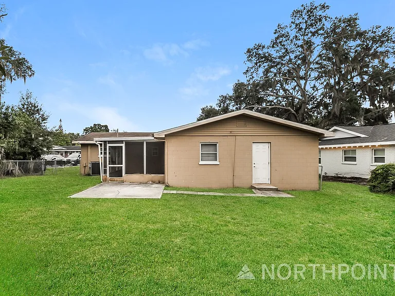 631 Carey Pl — Photo 15