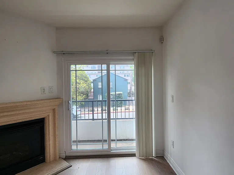147 S Doheny Dr #102 — Photo 15