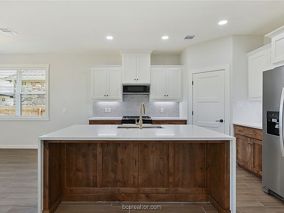 4th image of 3031 Teller Dr